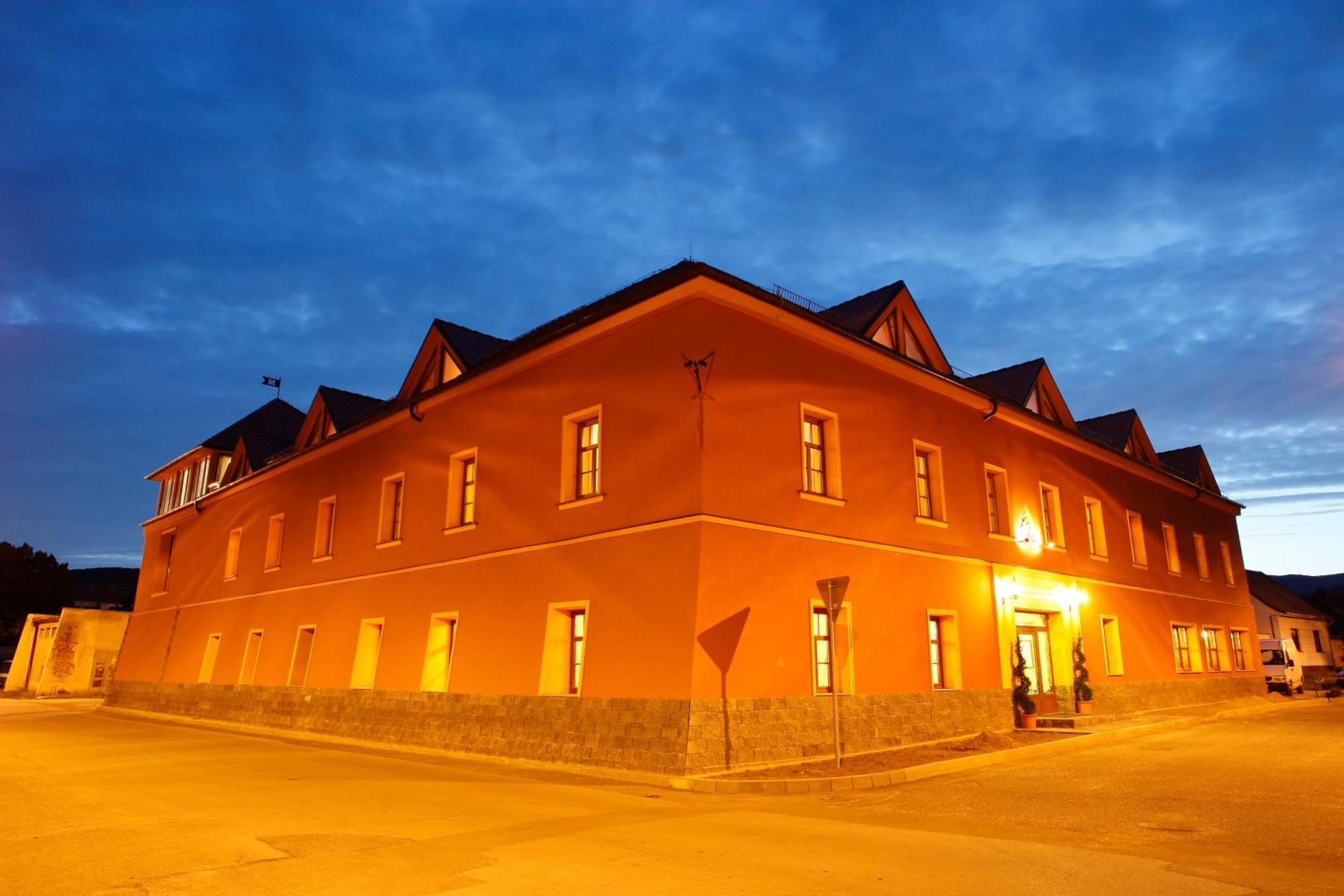 Hotel Majolika Modra Exterior foto